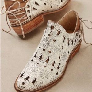 Musse & Cloud Coolise White Distressed Booties 7